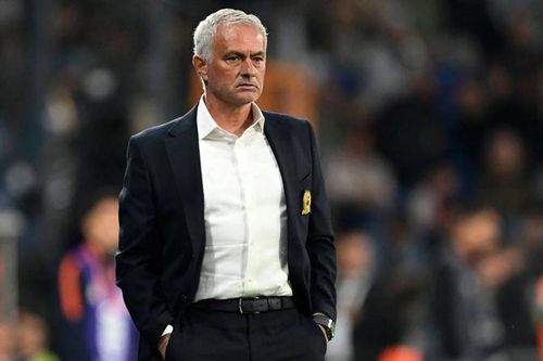 Jose Mourinho chính thức trắng tay, phát biểu đầy cay cú khi bị đối thủ chọc tức