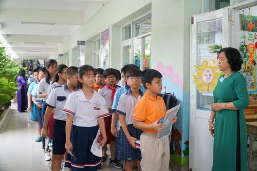 'Nghẹt thở' tuyển sinh lớp 6 tại TPHCM: Thí sinh tăng vọt, tỷ lệ chọi cao chót vót