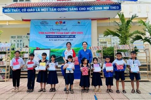 Đoàn Thanh niên PTSC Quảng Ngãi: Theo dấu chân Người - Viết tiếp ước mơ non sông