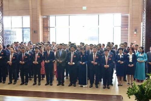 Lãnh đạo Petrovietnam và PVTrans dâng hương tưởng niệm Chủ tịch Tôn Đức Thắng
