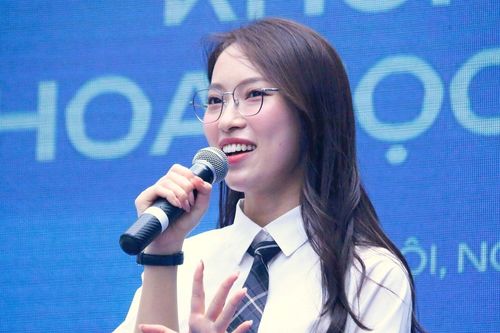 MC Khánh Vy 'nhả vía' thi tốt nghiệp THPT điểm cao cho thí sinh