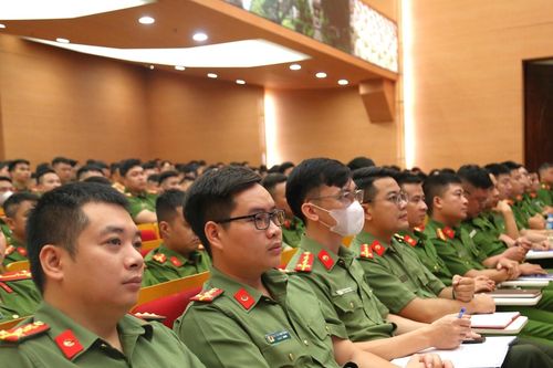 Công an TP Hà Nội được đào tạo kỹ năng số và ứng dụng trí tuệ nhân tạo