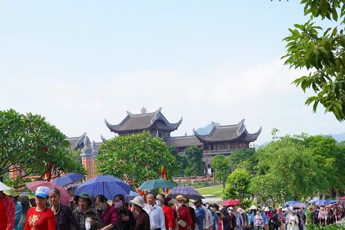 Kéo dài thời gian chiêm bái xá lợi Đức Phật tại chùa Tam Chúc đến hết 21/5