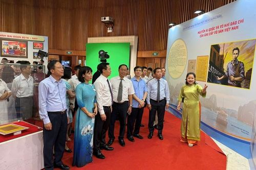 Khai mạc triển lãm kỷ niệm 100 năm Báo chí Cách mạng Việt Nam