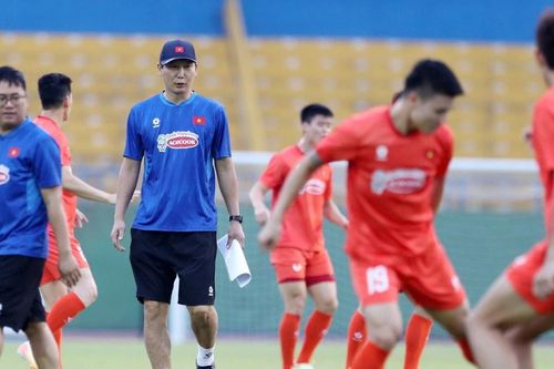 Đông Nam Á lại mất ngôi vô địch; Tuyển Việt Nam: Thắng Malaysia đã rồi mới... tính
