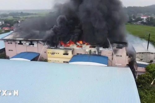Vĩnh Phúc: Hỏa hoạn nghiêm trọng tại nhà xưởng chứa hàng hóa tại huyện Tam Dương