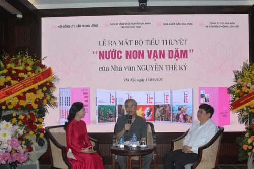 Nhà văn Nguyễn Thế Kỷ: 20 năm ấp ủ bộ tiểu thuyết đồ sộ về Chủ tịch Hồ Chí Minh