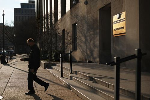 Bloomberg: Chính quyền Trump cân nhắc rao bán trụ sở VOA