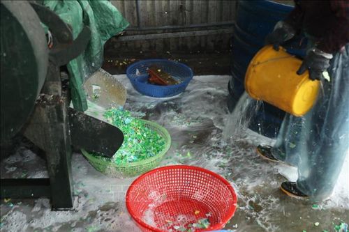Bên trong 'thủ phủ' tái chế nhựa phế liệu của Hà Nội