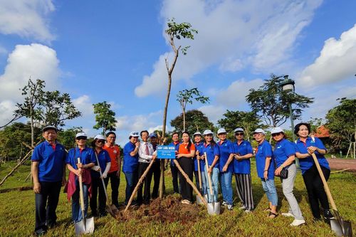 Kiều bào TP Hồ Chí Minh hưởng ứng 'Tết trồng cây đời đời nhớ ơn Bác Hồ'