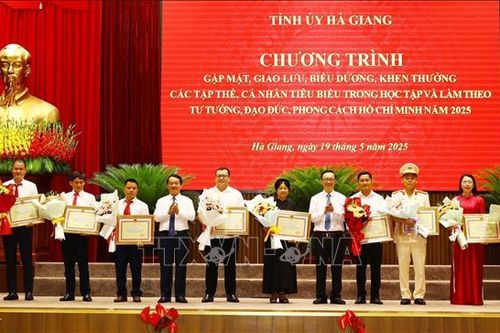 Biểu dương tinh thần ham học hỏi, hăng say trong lao động, học tập