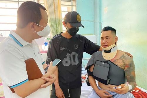 Bố lao xuống giếng sâu 35 mét cứu con gái ở Gia Lai: Có bố đây rồi, không sao đâu!