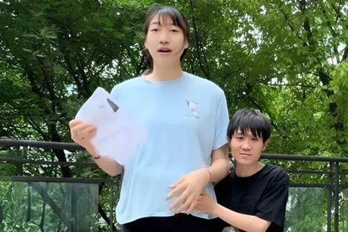 Tình yêu đũa lệch: Chàng trai yêu cô gái cao hơn mình 50cm, chuẩn bị đón con đầu lòng