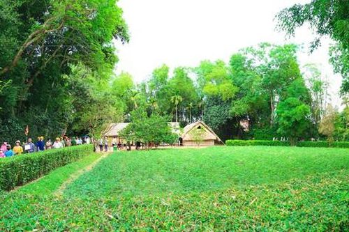 Tháng Năm nhớ Người
