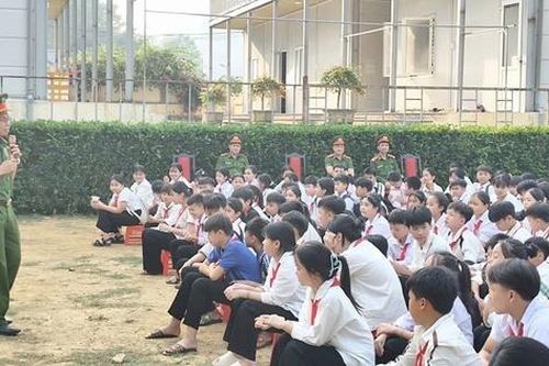 Trang bị kiến thức pháp luật và kỹ năng sống cho học sinh ở Thanh Hóa