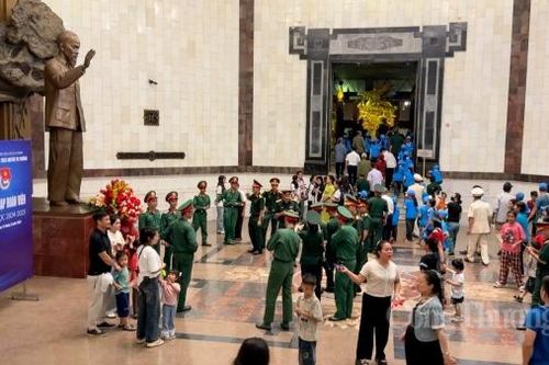 Kỷ vật quý giá về Bác tại Bảo tàng Hồ Chí Minh