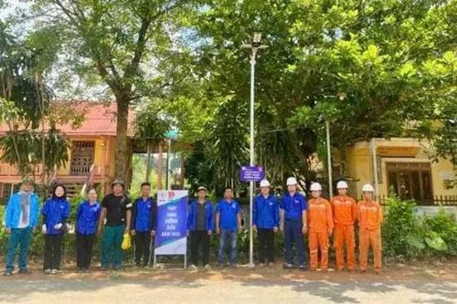 Tuổi trẻ Huế thắp sáng đường biên chào mừng sinh nhật Bác