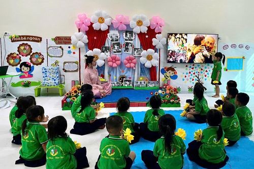 Học Bác qua những câu chuyện kể
