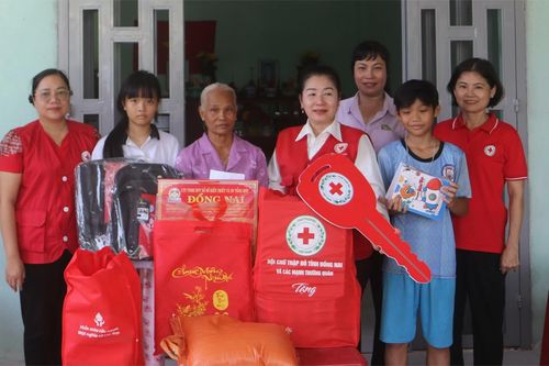 Tổ chức nhiều hoạt động nhân đạo chào mừng 135 Ngày sinh Chủ tịch danh dự đầu tiên của Hội Chữ thập đỏ Việt Nam
