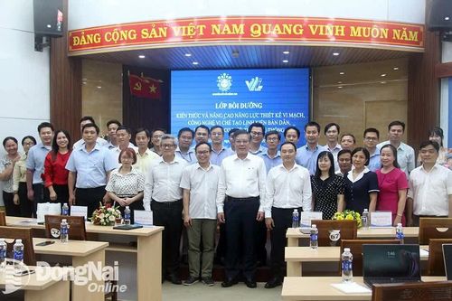 Khai giảng lớp bồi dưỡng kiến thức về thiết kế vi mạch, công nghệ chế tạo linh kiện bán dẫn