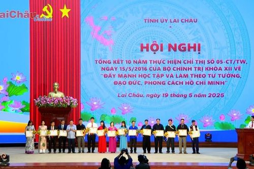 Tổng kết 10 năm thực hiện Chỉ thị số 05 của Bộ Chính trị