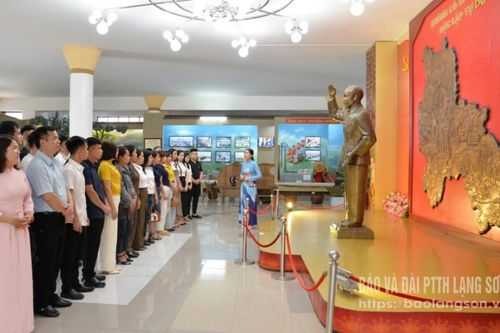 Nhớ Bác Hồ về thăm năm xưa
