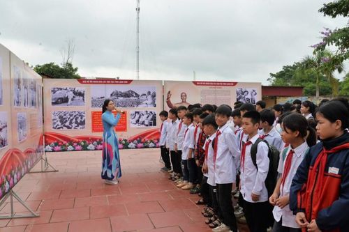 Bảo tàng tỉnh tổ chức Triển lãm chuyên đề 'Bác Hồ với Nhân dân các dân tộc tỉnh Lạng Sơn'
