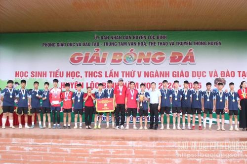 Lộc Bình: Gần 240 vận động viên tham gia giải bóng đá học sinh