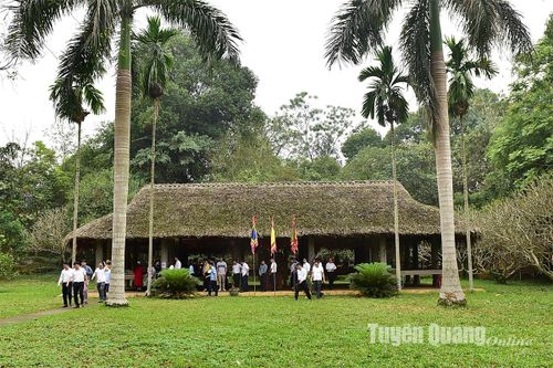 Người về mang tới ngày vui