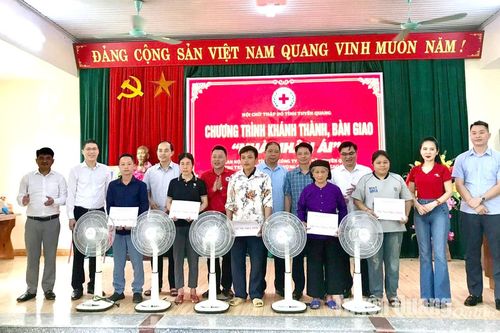 Khánh thánh 5 Nhà nhân ái tại xã Trung Hà