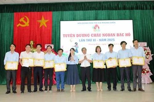 Phong Điền tuyên dương 84 cháu ngoan Bác Hồ