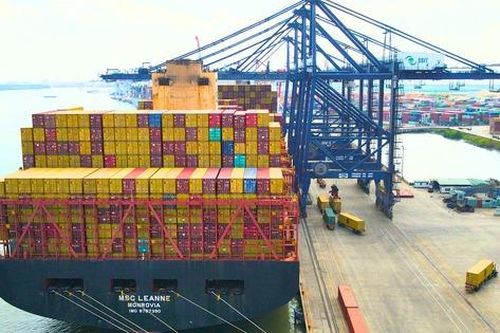 Hàng hóa qua cảng tăng trưởng hai con số, container bứt tốc mạnh mẽ