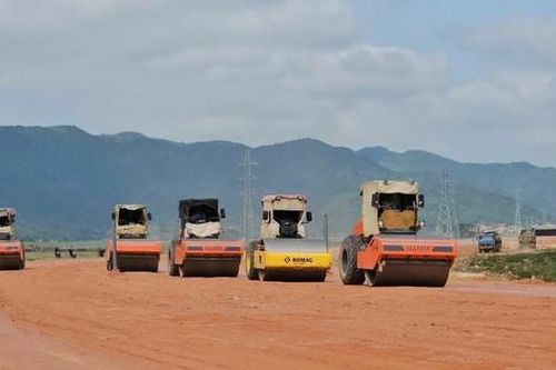 Tăng tốc thi công cao tốc Chí Thạnh - Vân Phong, gỡ nút thắt vật liệu đắp nền