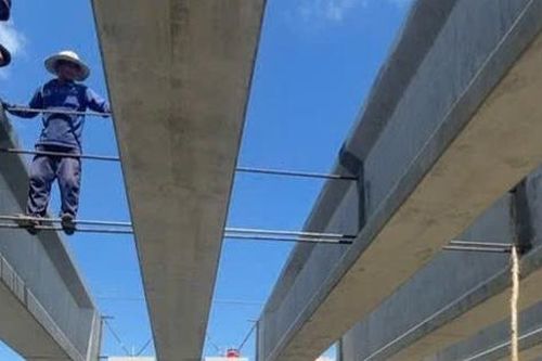 Kiên Giang: Cầu Vàm Xáng Thị Đội gác dầm 6/9 nhịp, quyết tâm về đích trước hạn