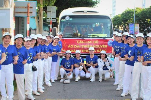 Những tà áo dài kết nối yêu thương