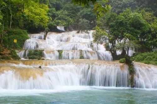 Vẻ đẹp 'mê hoặc' của thác 'chín bậc tình yêu'