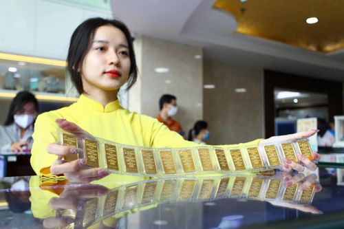 Điểm kinh doanh vàng miếng phải treo biển công khai xác nhận