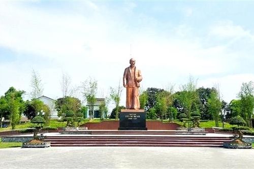 Khám phá nét độc đáo của công trình tượng đài 'Bác Hồ về thăm quê'