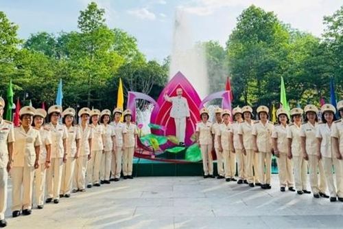 Hành trình về nguồn miền Trung anh hùng