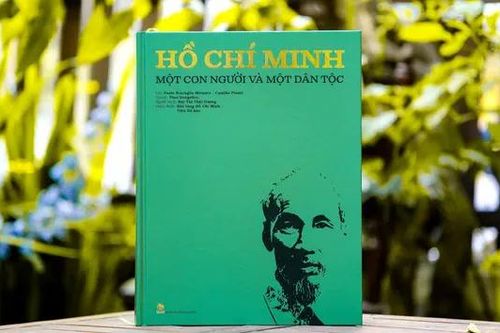 Chân dung Bác Hồ giản dị mà vĩ đại qua trang sách