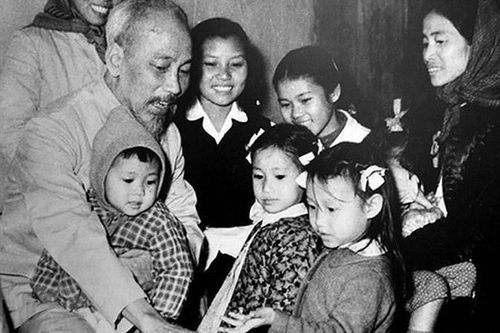 Bác Hồ một tình yêu bao la