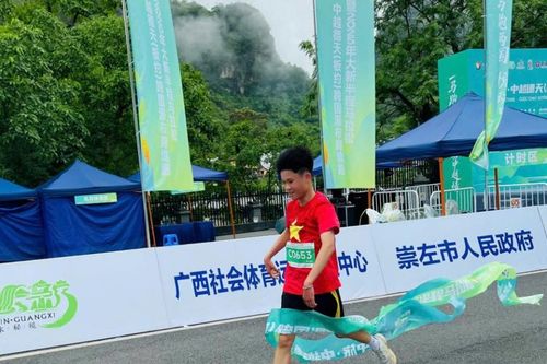 Vận động viên Cao Bằng đoạt Huy chương Vàng cuộc thi chạy bán Marathon Đại Tân (Trung Quốc)