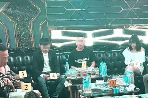 Công an đột kích quán bar Sky, hiện trường thác loạn, nhiều người có hành vi vi phạm pháp luật ngay tại chỗ