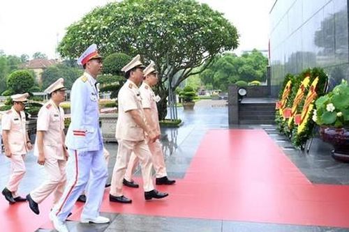 Đoàn đại biểu Đảng ủy Công an Trung ương, Bộ Công an vào Lăng viếng Chủ tịch Hồ Chí Minh