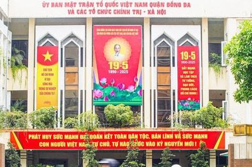 Thủ đô rực rỡ cờ hoa mừng sinh nhật Bác