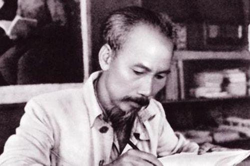 Kỷ niệm 135 năm Ngày sinh Chủ tịch Hồ Chí Minh 19/5/1890- 19/5/2025:'Bác sống như trời đất của ta'