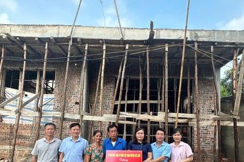 Sóc Sơn: Trao 100 triệu đồng hỗ trợ xây nhà cho cựu chiến binh