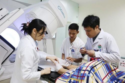 Hơn 1.000 lượt xạ trị kỹ thuật cao được thực hiện tại Hà Tĩnh