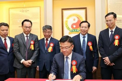 Phát huy di sản y học cổ truyền, hướng tới đào tạo chất lượng cao trong kỷ nguyên mới