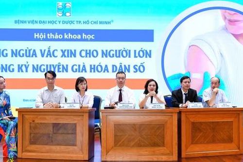 Đẩy mạnh kế hoạch tiêm vaccine cho người lớn, nhất là nhóm có bệnh nền